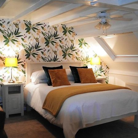 White Linen Whitby, Room Only Екстериор снимка