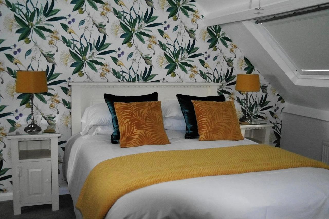 White Linen Whitby, Room Only Екстериор снимка