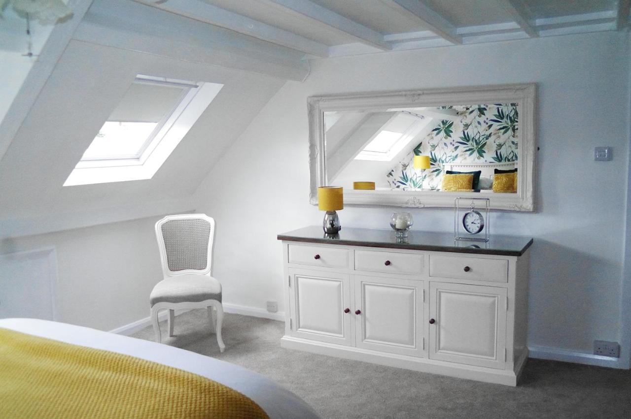 White Linen Whitby, Room Only Екстериор снимка