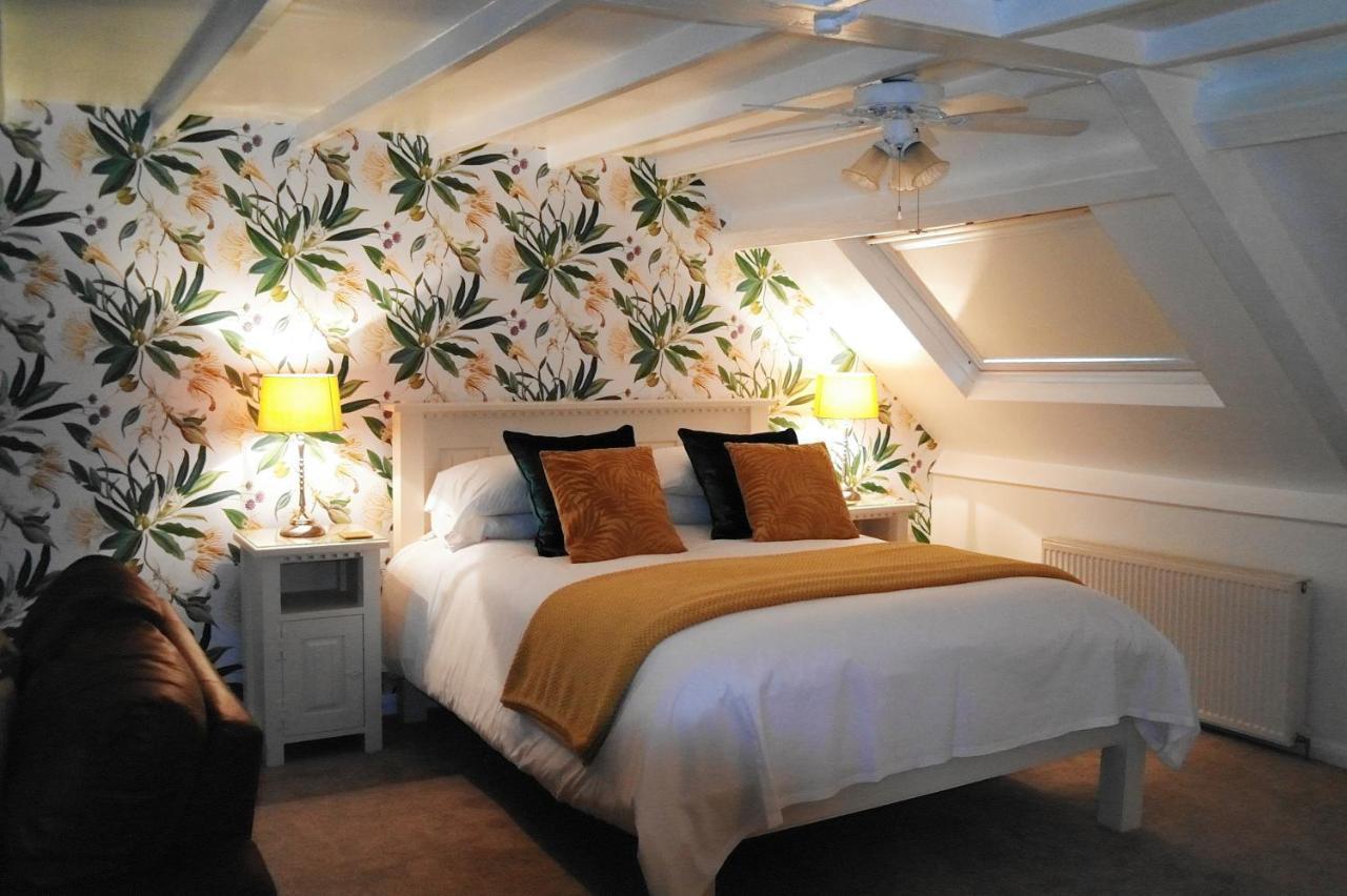 White Linen Whitby, Room Only Екстериор снимка