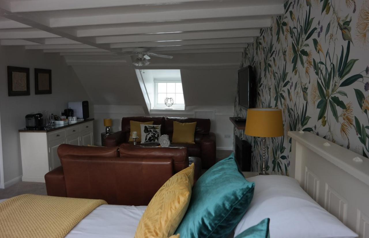 White Linen Whitby, Room Only Екстериор снимка