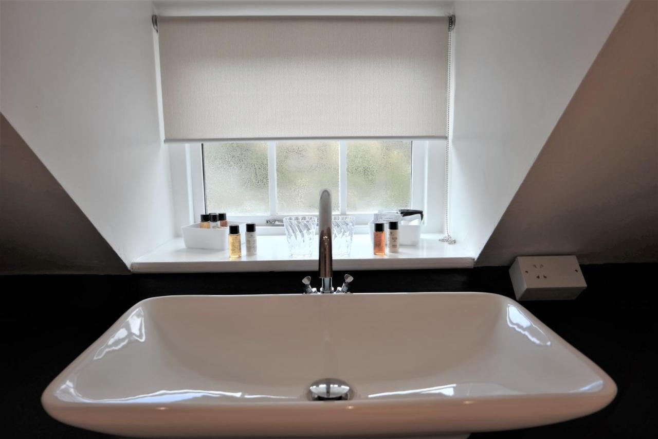 White Linen Whitby, Room Only Екстериор снимка