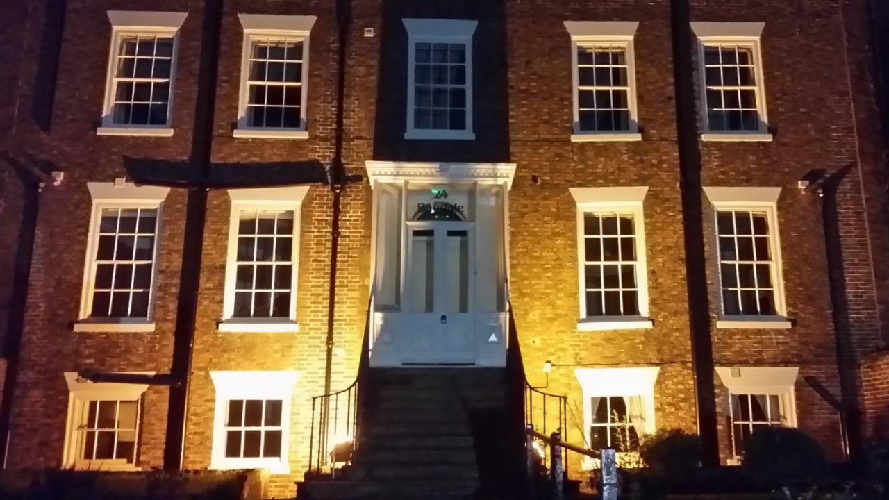 White Linen Whitby, Room Only Екстериор снимка