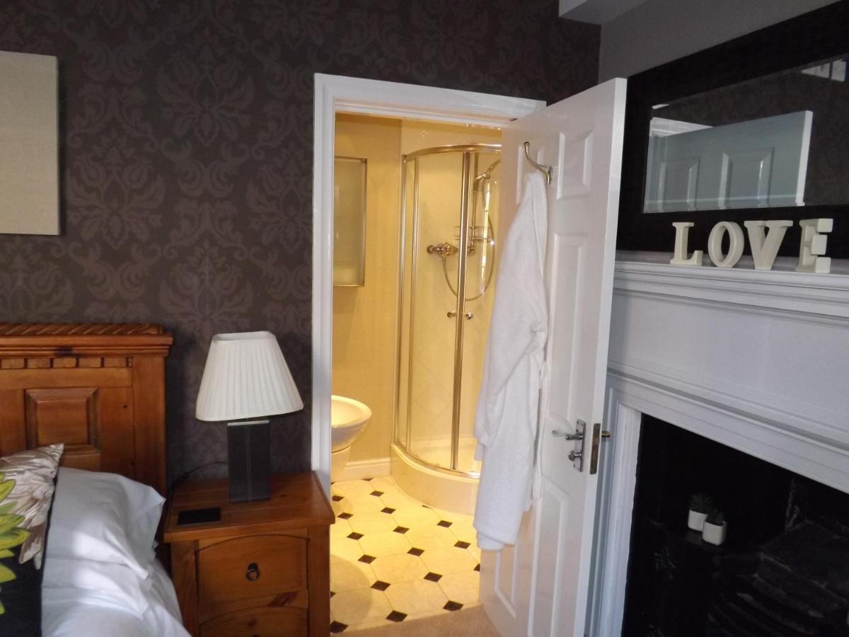 White Linen Whitby, Room Only Екстериор снимка