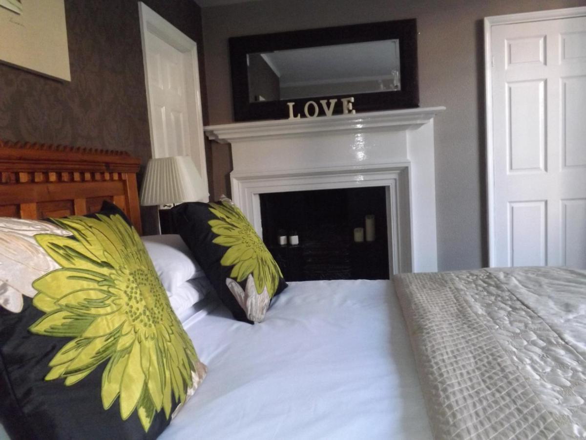 White Linen Whitby, Room Only Екстериор снимка